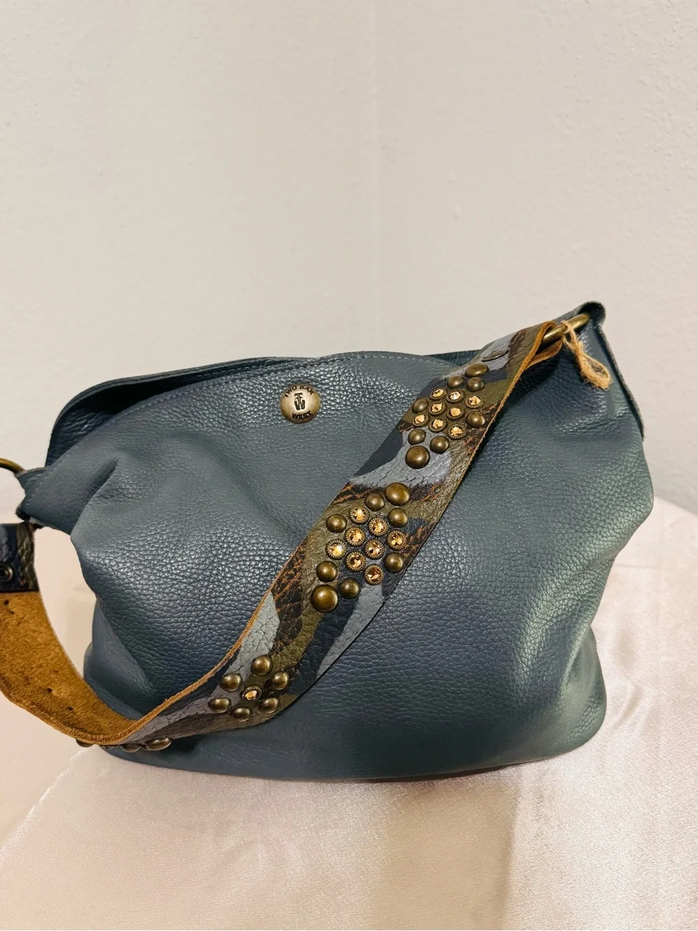 Pebbled Leather Hobo Shoulder Bag in gray (dark)  with Brown Strap